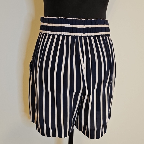 H&M Dark Blue and White Striped Women's Shorts - Picture 2 of 8